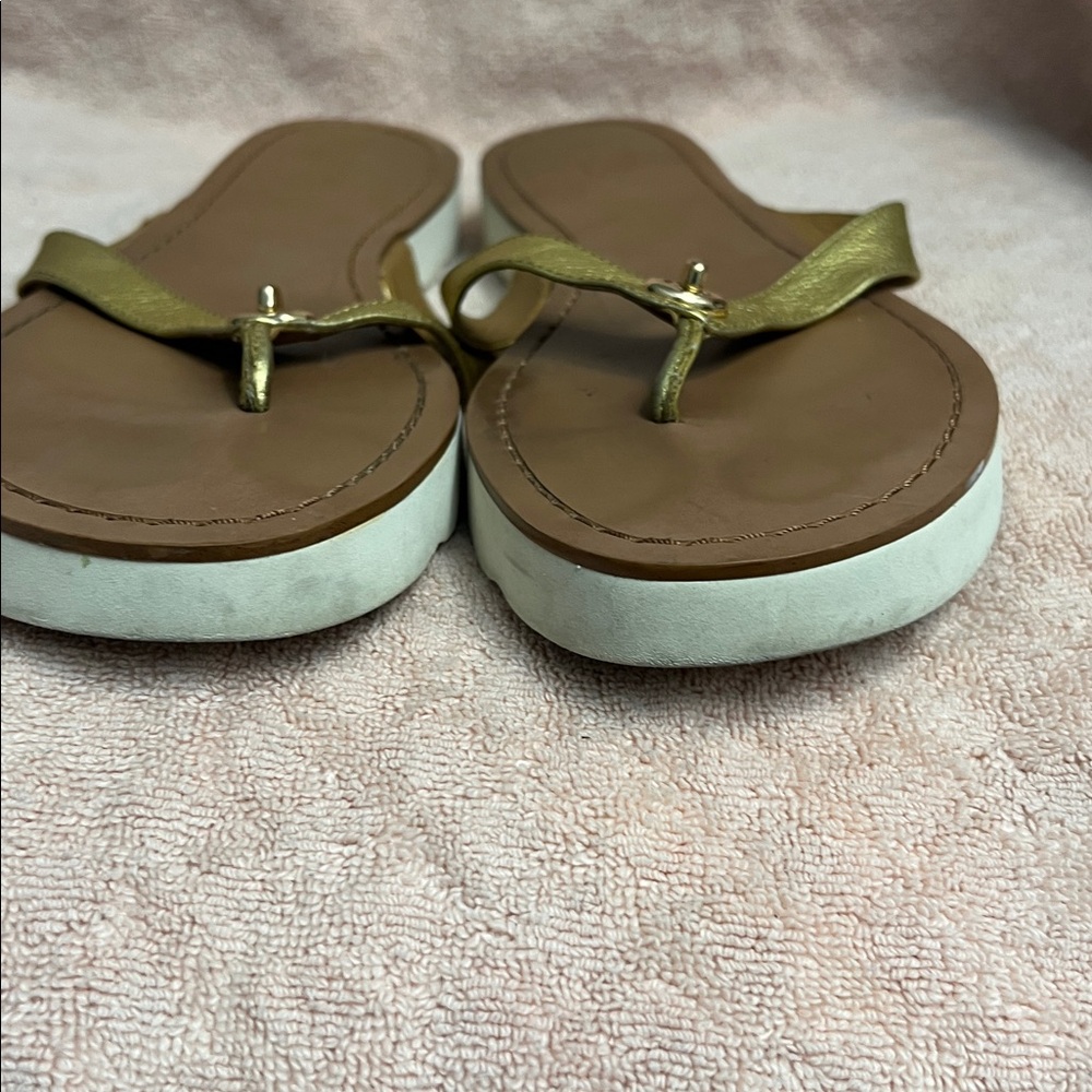 Coach Shelly A01045 gold tone, thong slipper size 11 B - Picture 13 of 16